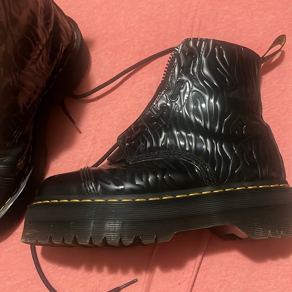 Dr. Marten zebra style shoes - Picture 2 of 5